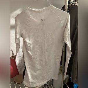 Lululemon long sleeve swiftly